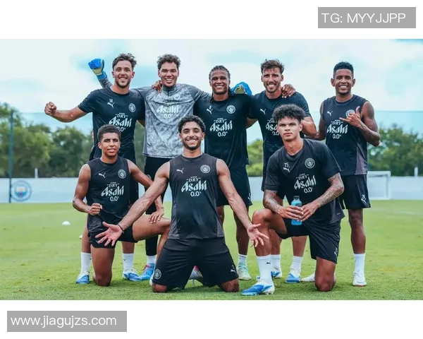 足球明星云集的精彩瞬间照片展现足球魅力与激情的完美结合