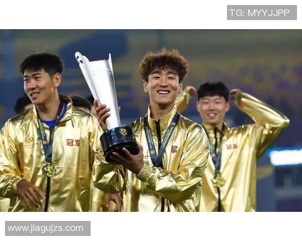 足球明星开微博分享生活点滴与球场激情引发粉丝热烈互动与关注