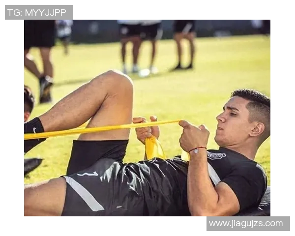 足球明星身材高清照片展现运动魅力与健康生活方式的完美结合